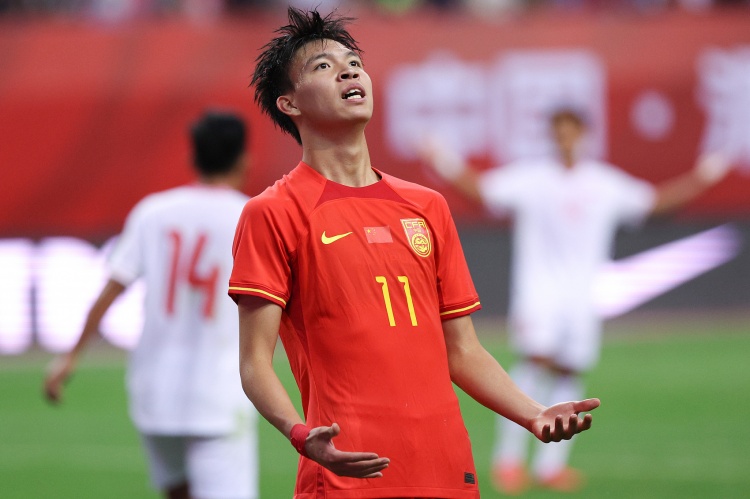 足球報(bào)：張玉寧、塞爾吉尼奧位置穩(wěn)固，王鈺棟大概率首發(fā)