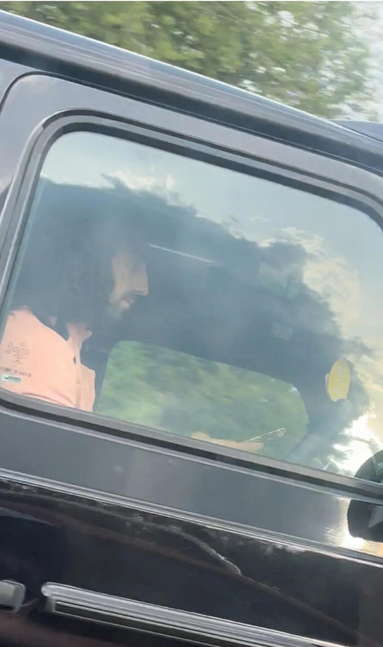 罰200英鎊、駕照扣6分！庫庫雷利亞被拍到開車看手機