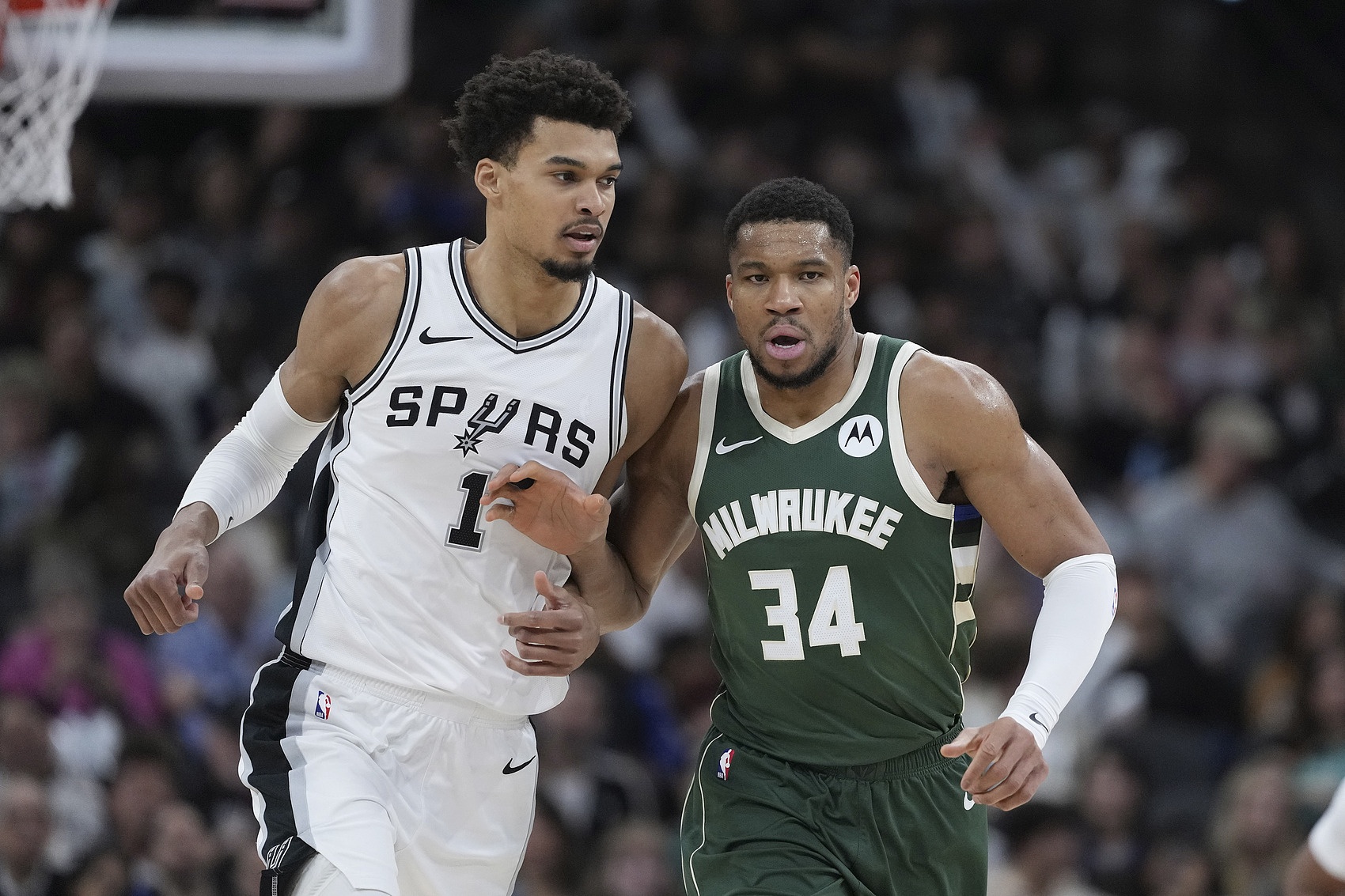 ESPN：馬刺并未就字母哥的交易進(jìn)行實(shí)質(zhì)性討論 而太陽則要價(jià)過高