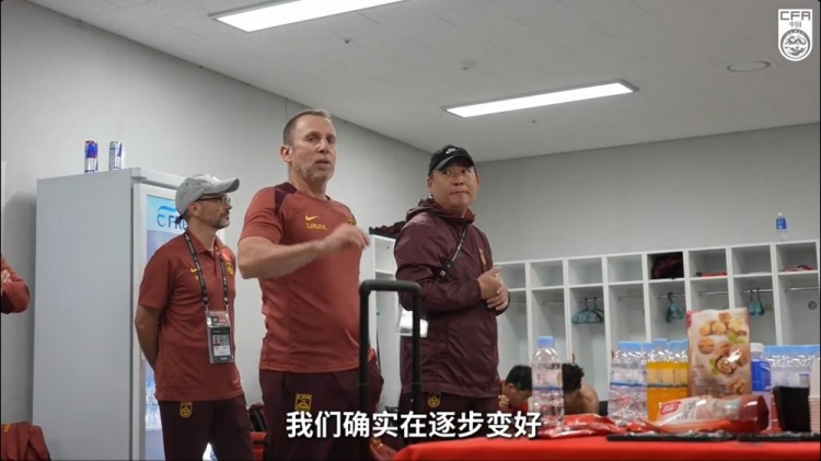 久帥更衣室總結(jié)：前兩場雖然輸了但表現(xiàn)不錯，我們確實在逐步變好