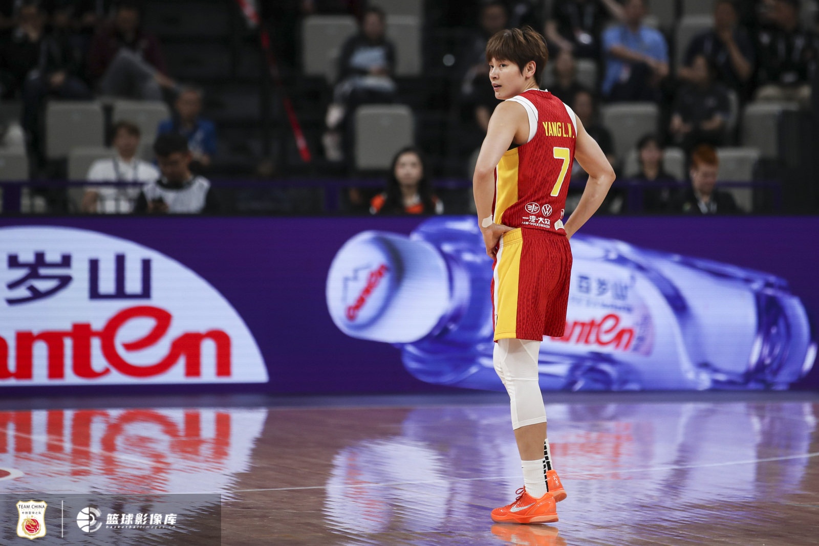 穩(wěn)健控場！楊力維半場3中2拿到5分3助 三分1中1