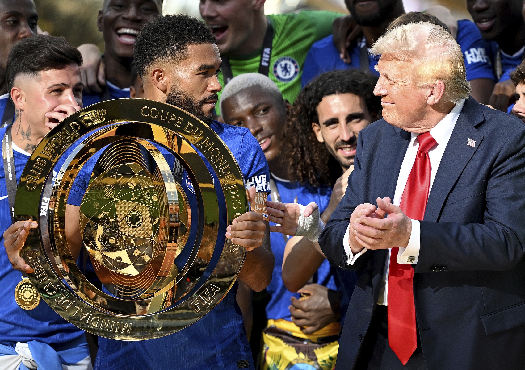 馬卡：特朗普考慮頒布法令，讓足球在美國從soccer改稱為football