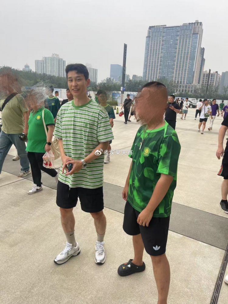 為老東家加油！巴頓抵達工體現(xiàn)場觀戰(zhàn)國安vs申花