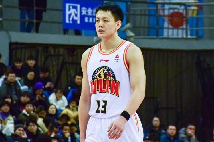 吉林有姜宇星頂薪獨家簽約權 執(zhí)意留人的話后者幾乎無法拒絕