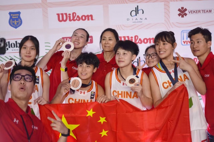 ??媒體人：國內(nèi)U19打法最接近田中心的是湖北隊(duì)的王嘉欣