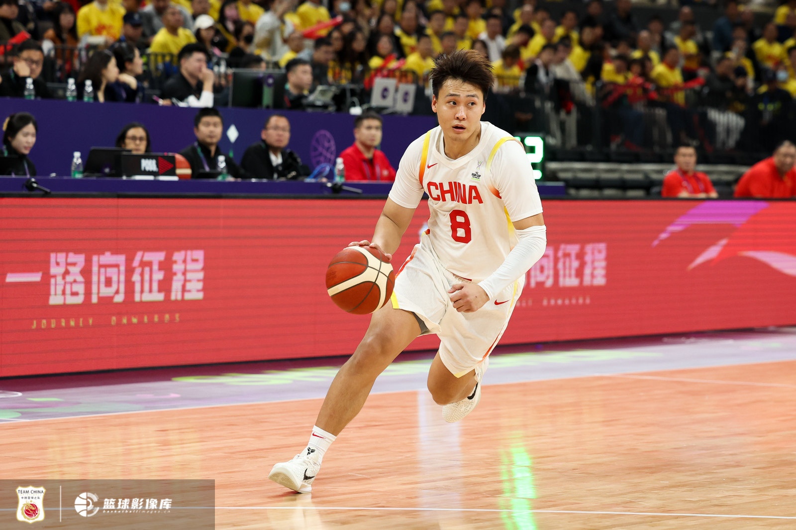 外線占優(yōu)！中國男籃半場三分12中5 委內(nèi)瑞拉則是6中2