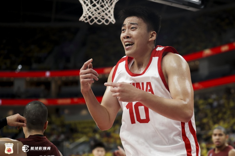 可圈可點！20歲王俊杰17分鐘7中3拿到8分4板 三分4中2