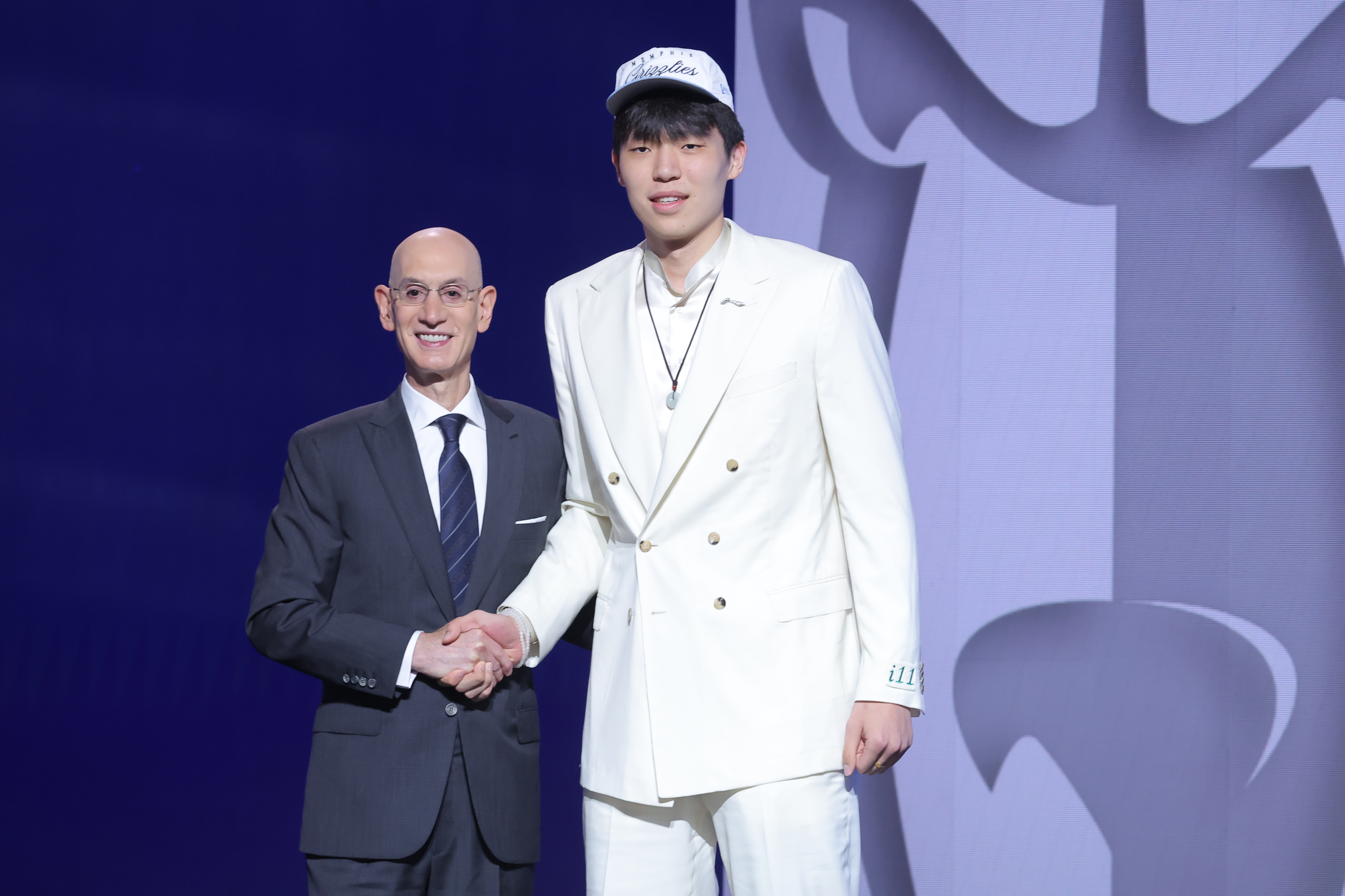 楊瀚森：原以為至少首輪20順位往后才可能被選中 走上臺時腿在抖