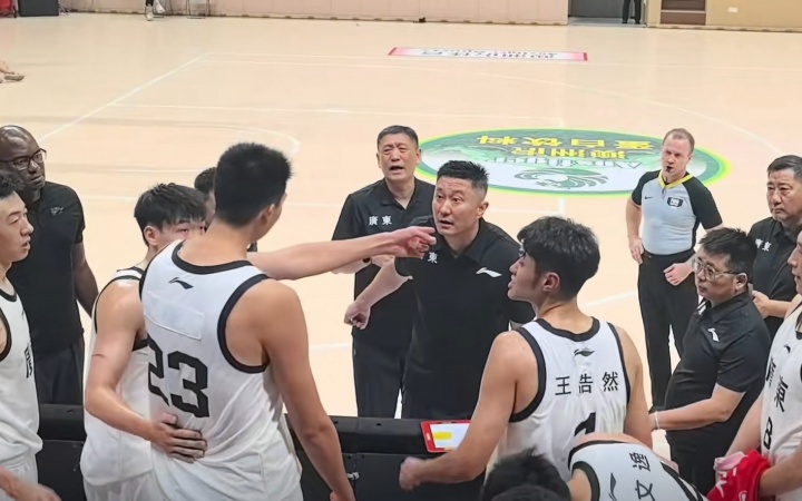 杜鋒徐昕爭執(zhí)？媒體人：以前球員被罵習(xí)慣 如今00后不慣著這一套