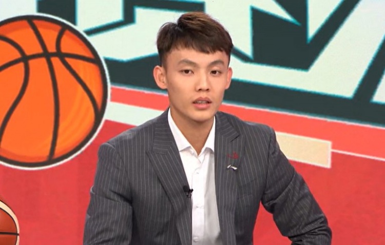 徐杰談解說首秀：比打球還累 看比賽時(shí)會思考如果是自己會怎么做